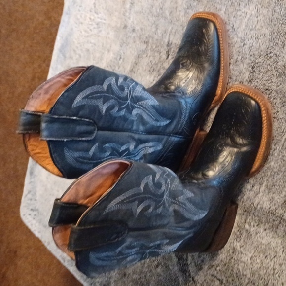 TANNER MARK BOOTS, SIZE 4 GIRLS, BLACK, AND GRAY. YOUTH SIZE 4. - Picture 4 of 8